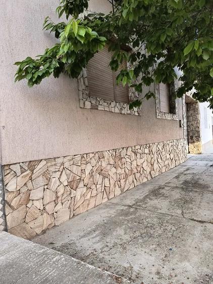 Casă cu 6 camere cu Teren 1100 Mp în Teregova