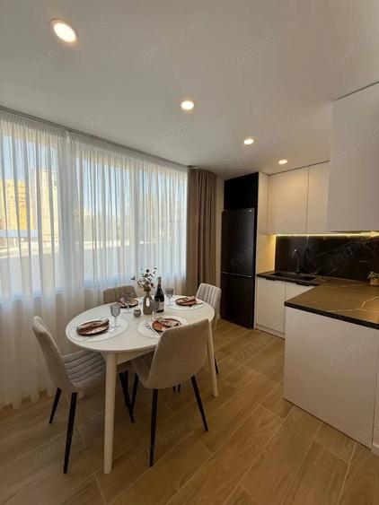 Apartament cu 3 camere decomandat în Panduri