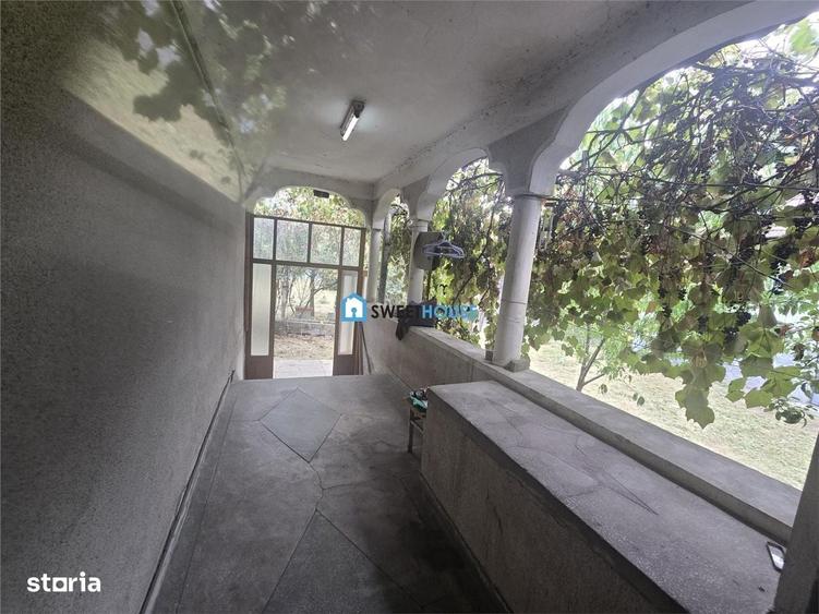 Casa Traditionala cu Teren Generos de Vanzare Mandra - 3