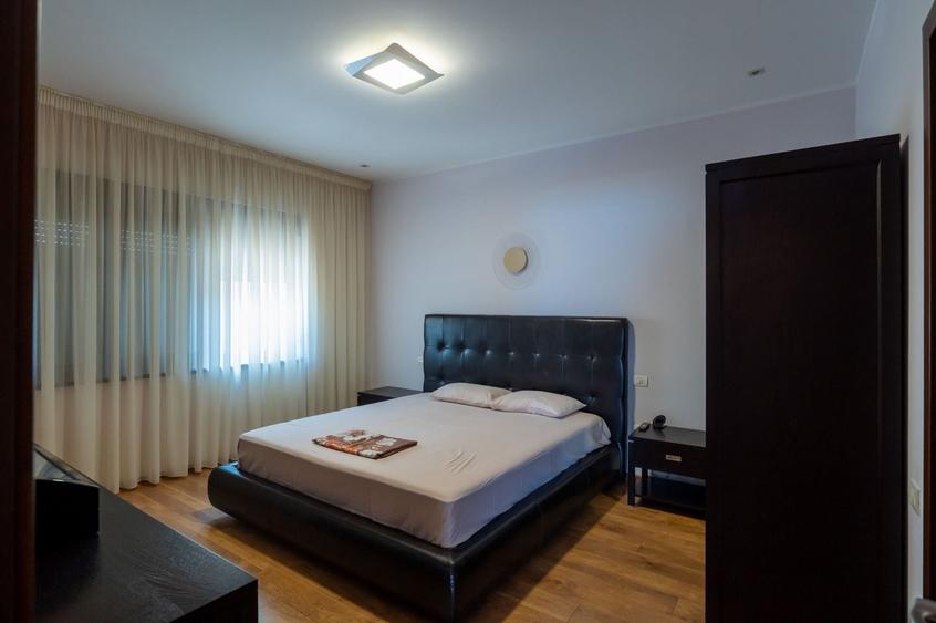 Apartament cu 3 camere decomandat, mobilat în Peninsula