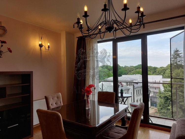 Apartament cu 3 camere decomandat, mobilat în Victoriei