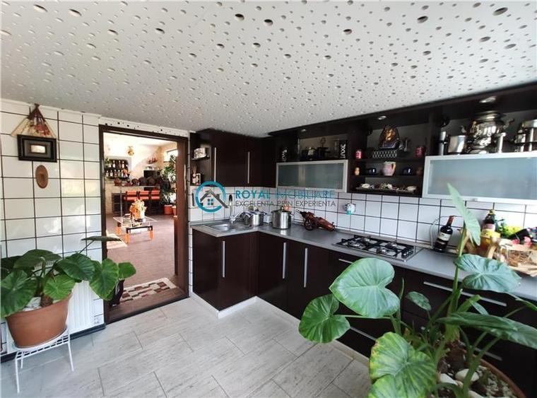Casă individuală cu 5 camere cu Teren 4800 Mp în Bucov
