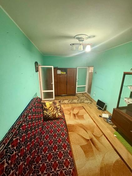 Apartament cu 2 camere semidecomandat în Podu Roș