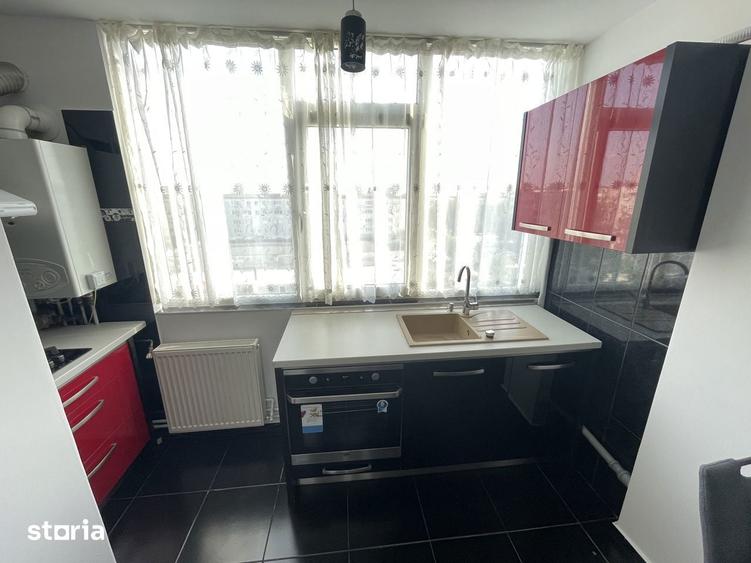 Apartament cu 3 camere în Craiovița Nouă