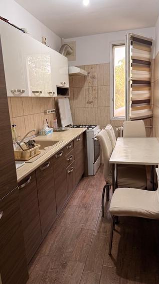 Apartament cu 3 camere decomandat, mobilat în Dristor