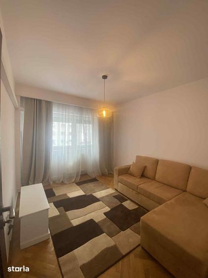 Apartament cu 4 camere decomandat în Soarelui