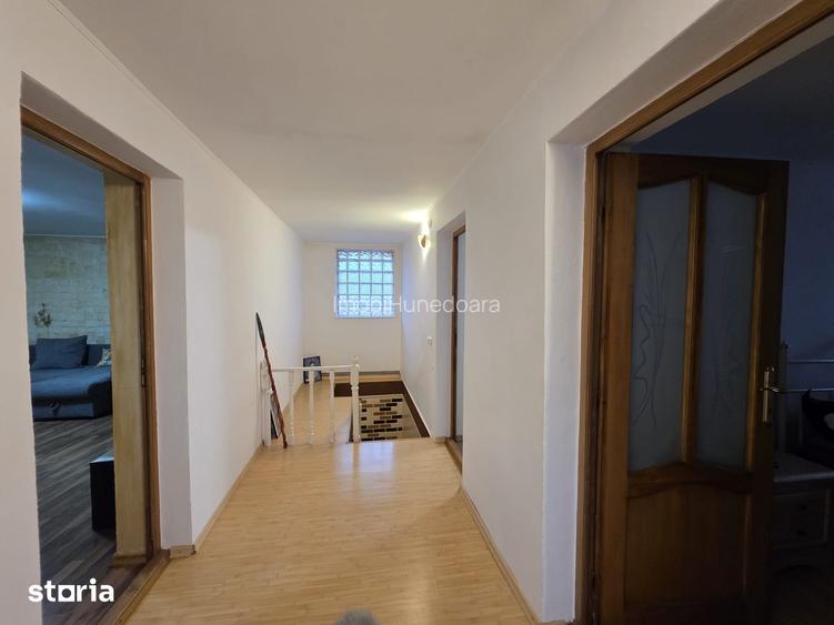 Casa spa?ioasa cu etaj, utilita?i complete ?i piscina Simeria, HD
