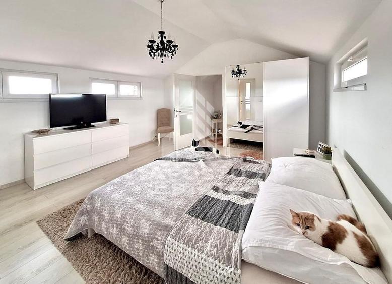 Apartament cu 3 camere decomandat în Bujac