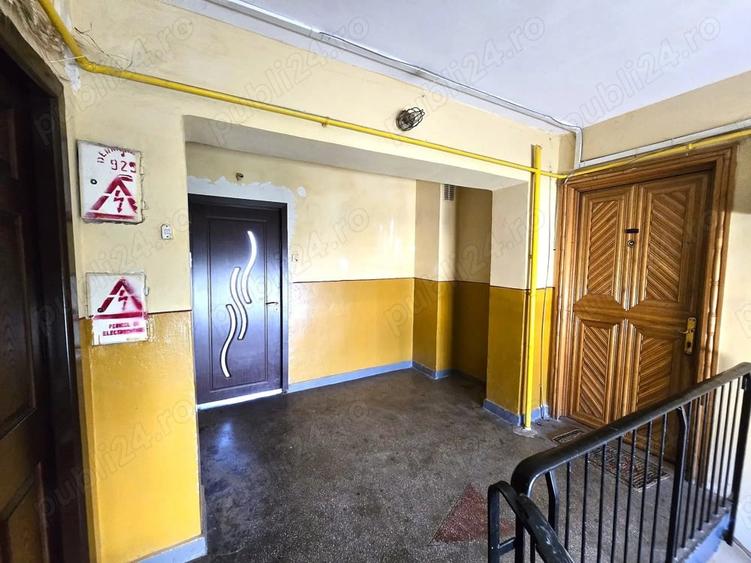 Apartament cu 3 camere decomandat în Micro 16