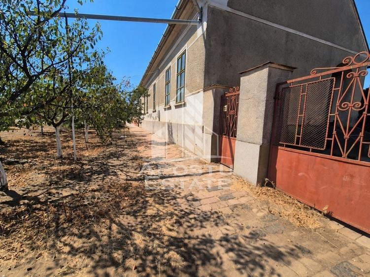Casă individuală cu 6 camere cu Canalizare în Pesac