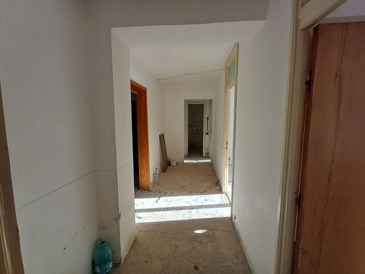 Apartament cu 4 camere decomandat în Mircea-Vodă