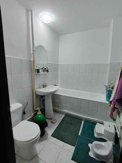 Apartament cu 4 camere decomandat în Alexandru cel Bun