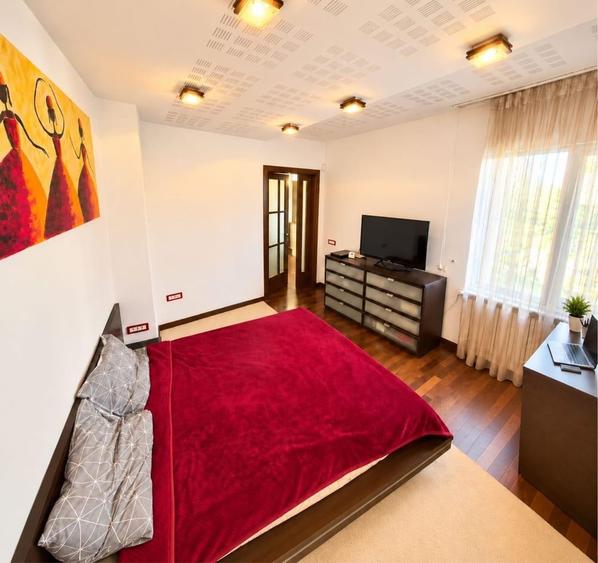 Apartament cu 2 camere decomandat în Parcul Carol