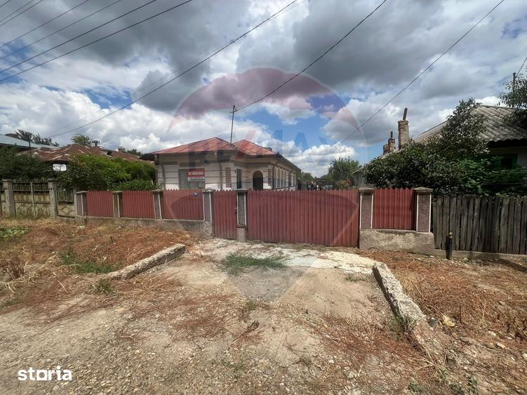 Casă cu 4 camere cu Teren 2366 Mp în Liești