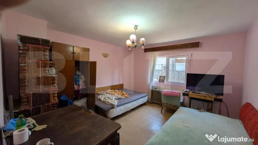 Casă cu 7 camere cu Teren 1656 Mp în Central