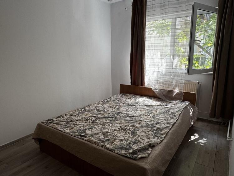 Apartament cu 3 camere semidecomandat în Exterior Vest