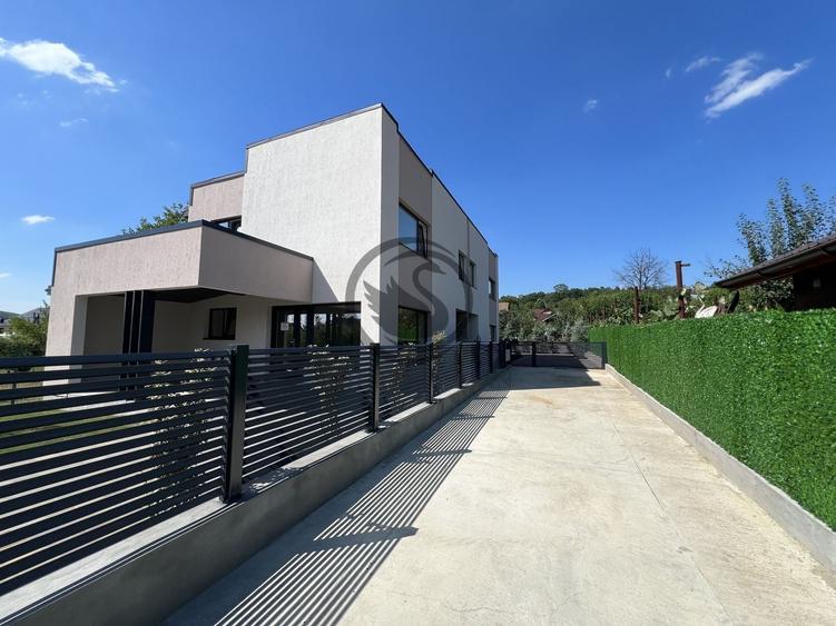Duplex cu 4 camere cu Canalizare în Central