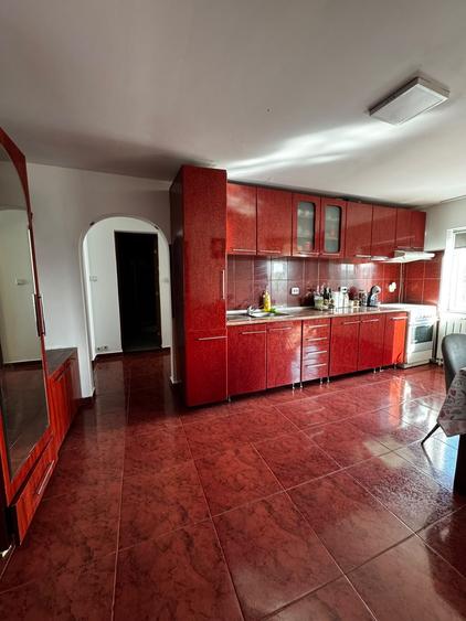 Apartament cu 2 camere decomandat, mobilat în Semicentral