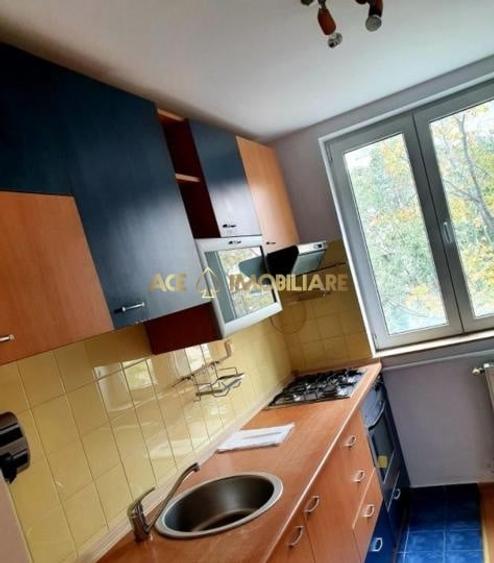 Apartament cu 3 camere semidecomandat în Drumul Taberei