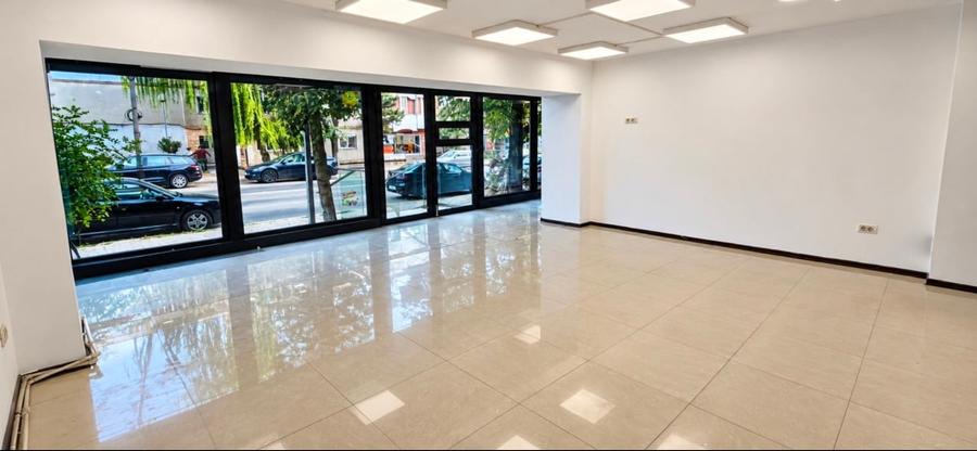 Spațiu comercial, de 90 mp, în Nord
