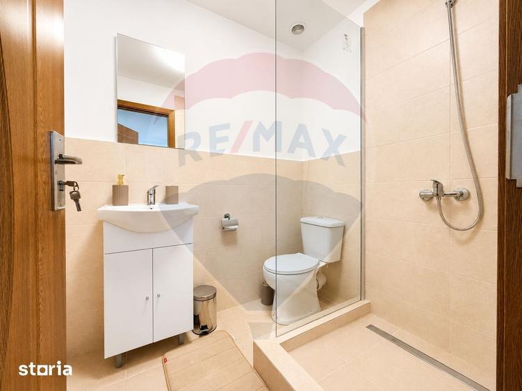 Casă cu 9 camere cu Teren 472 Mp în CFR