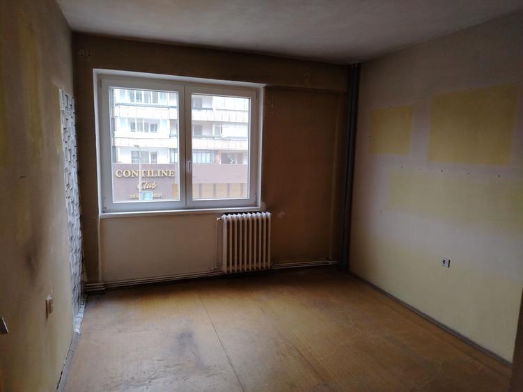 Apartament cu 3 camere decomandat în Tudor