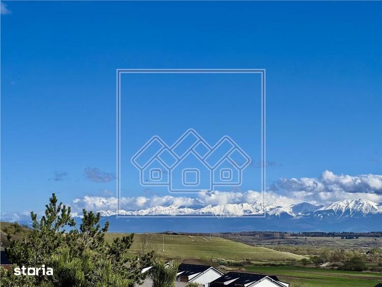 Apartament cu 3 camere decomandat în Cristian