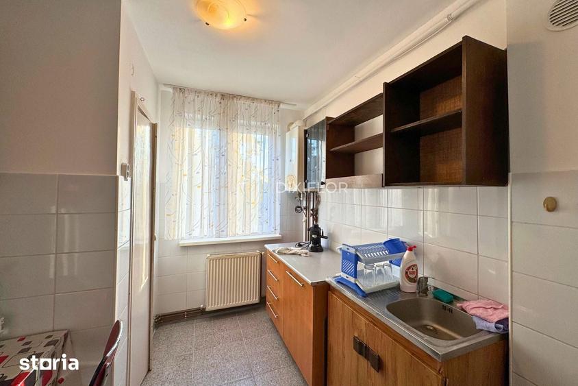 Apartament cu 2 camere semidecomandat în 22 Decembrie 1989