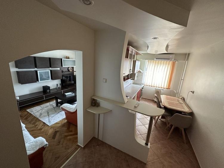 Apartament cu 2 camere decomandat în Casa de Cultură