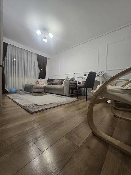 Apartament cu 3 camere decomandat în Sud