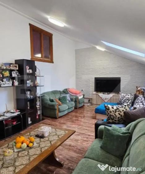 Casă cu 6 camere cu Teren 3000 Mp în Barcani