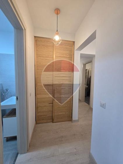 Apartament cu 3 camere decomandat, mobilat în Central