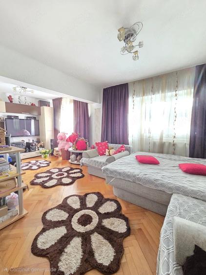 Apartament cu 4 camere decomandat în Lacu Sărat