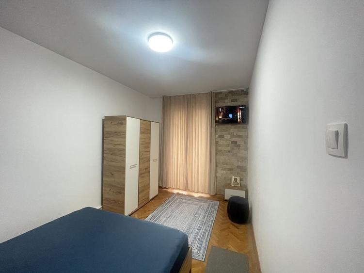 Apartament cu 4 camere semidecomandat în Central