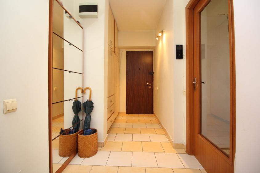 Apartament cu 3 camere semidecomandat, mobilat în Crângași