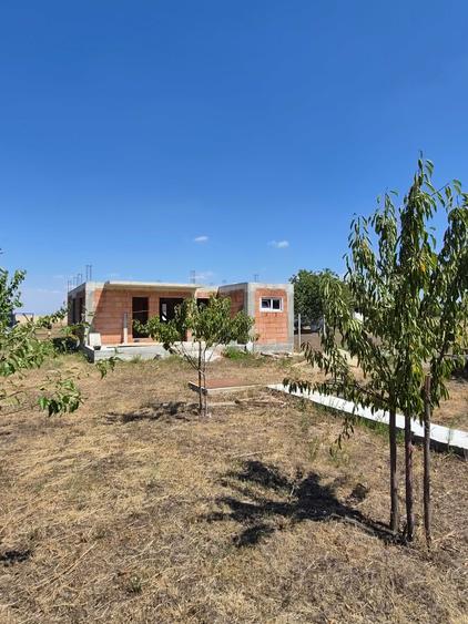 Casă cu 4 camere în Zimandu Nou
