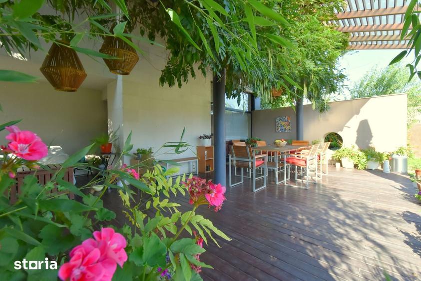 Casă cu 5 camere cu Teren 700 Mp în Sud