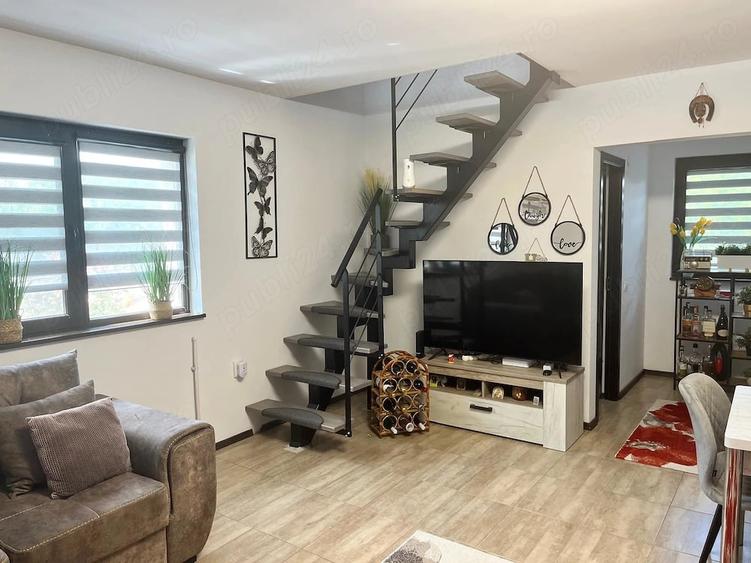 Casă cu Teren 1457 Mp în Traian