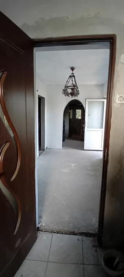 Casă cu 3 camere cu Teren 908 Mp în Parța