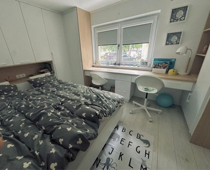 Apartament cu 3 camere decomandat în Exterior Vest