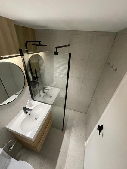 Apartament cu 3 camere semidecomandat, mobilat în Ștefan cel Mare