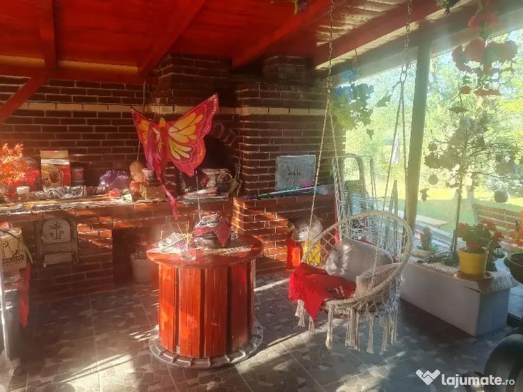 Casă cu 4 camere cu Teren 1800 Mp în Central