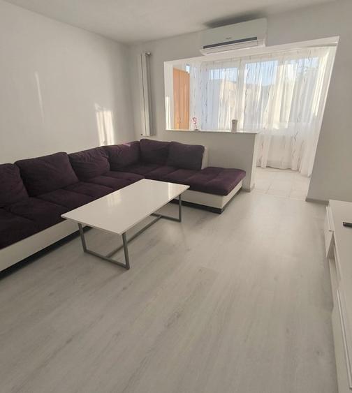 Apartament cu 3 camere semidecomandat în Astra