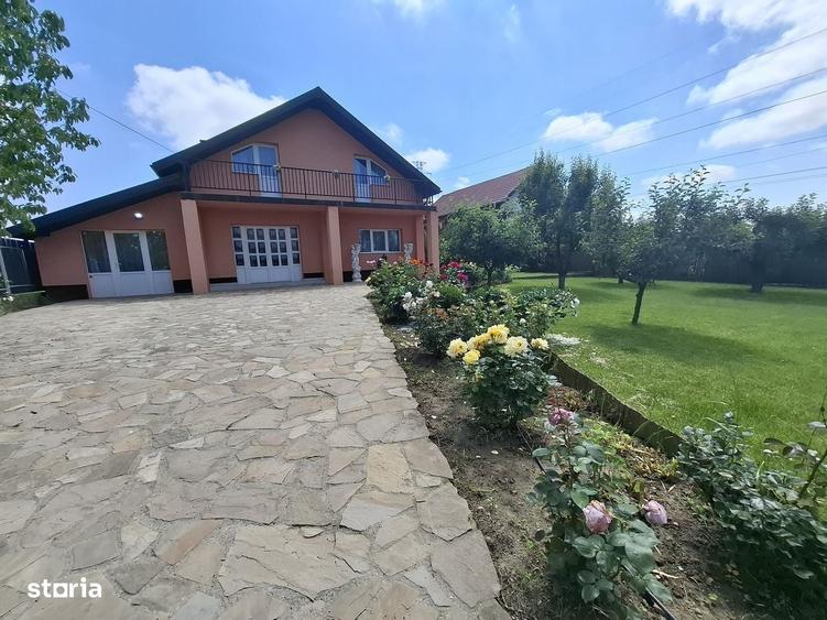 Casă cu 4 camere cu Teren 1000 Mp în Letea Veche