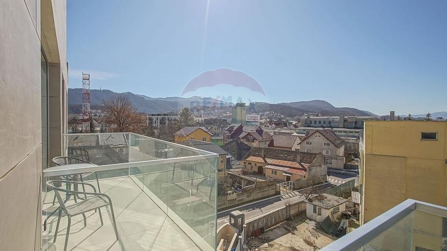 Apartament cu 2 camere decomandat, mobilat în Blumăna