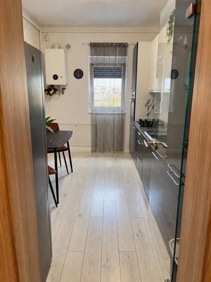 Apartament cu 3 camere decomandat, mobilat în Central