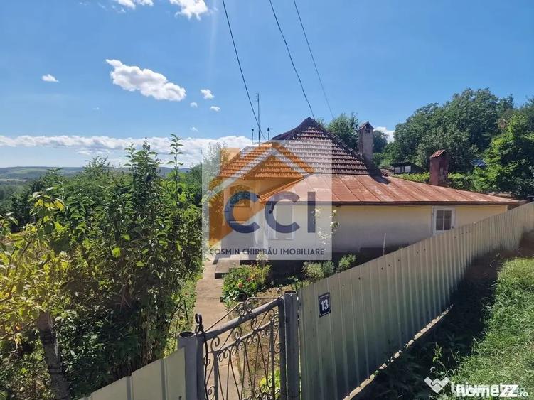 Casă cu 5 camere cu Teren 10426 Mp în Est