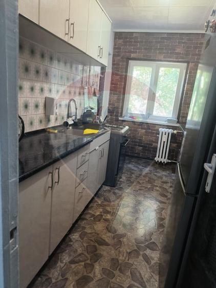 Apartament cu 3 camere decomandat, mobilat în Micălaca