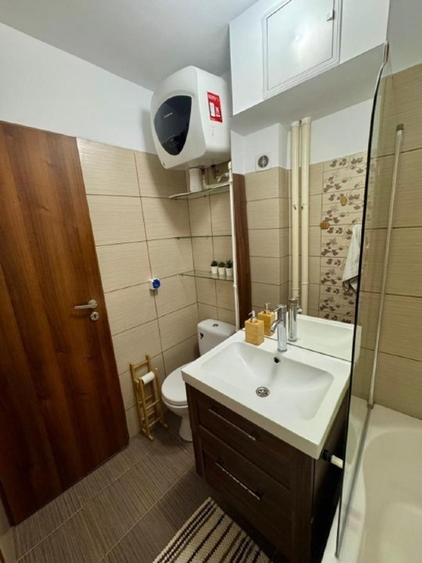 Apartament cu 3 camere decomandat, mobilat în Berceni