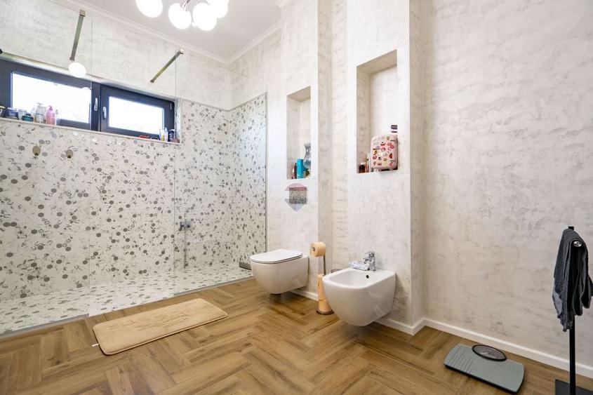 Casă individuală cu 5 camere cu Piscina în Dealuri Oradea
